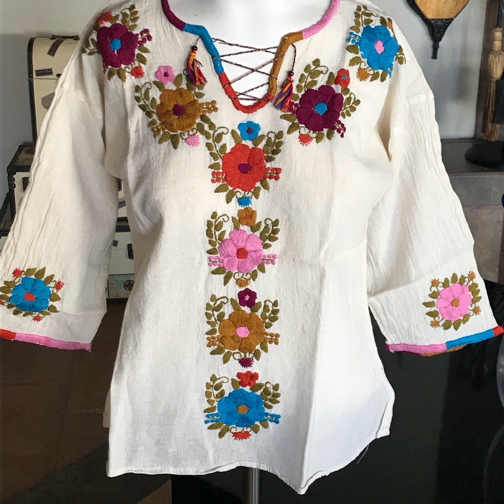 Hand embroidered Mexican blouses 🌸🌺🇲🇽